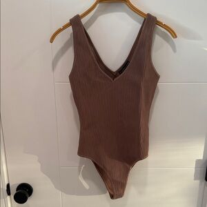 Sincerely Jules Ribbed V-Neck Bodysuit in Brown size small